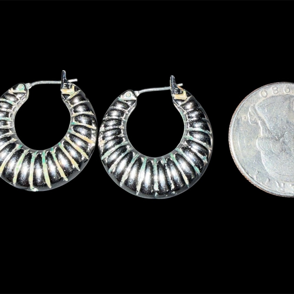 💰💰 Bundle 2 For $20 Deal

Silver Tone Ribbed Hoop Earrings